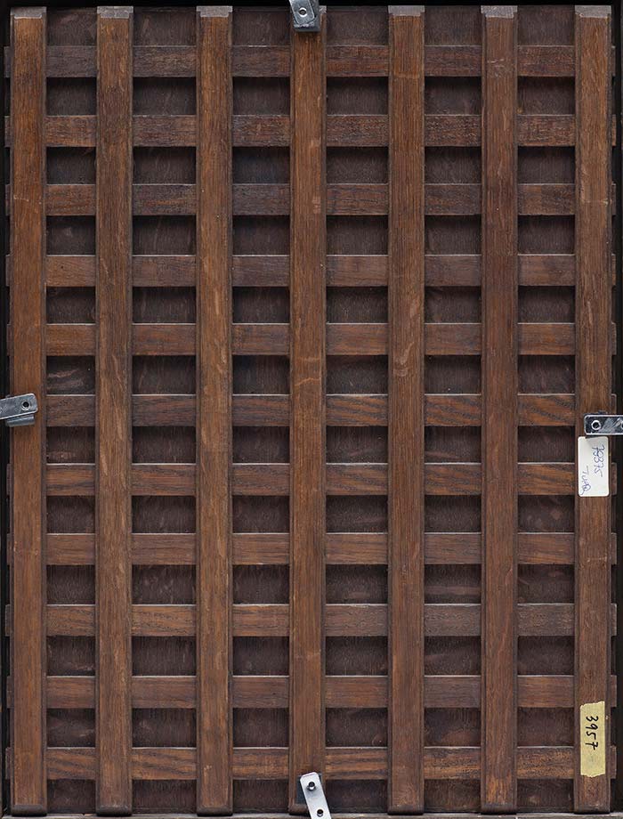 畫板背後的格柵